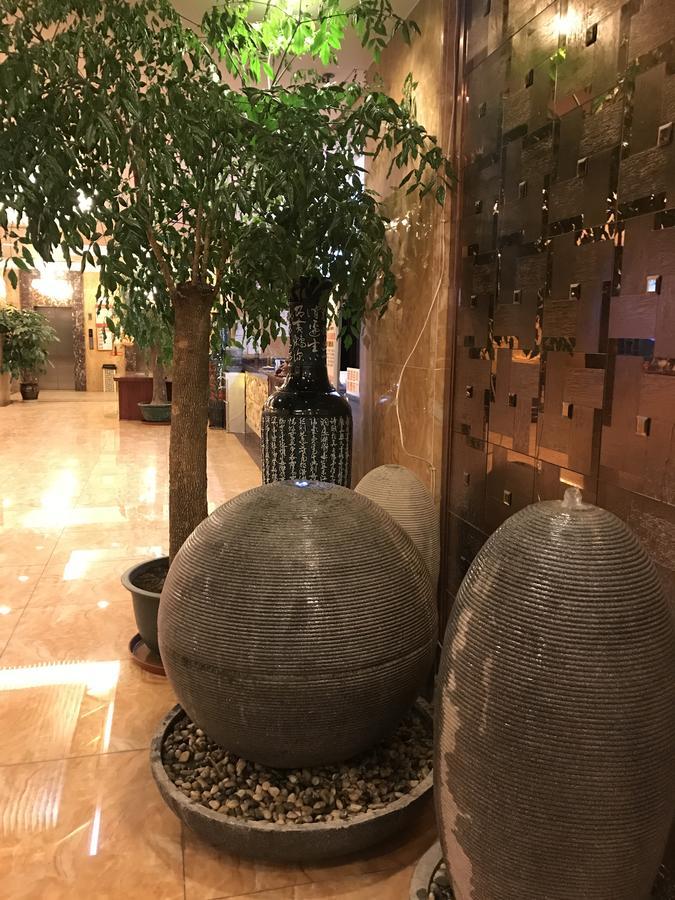 Huayu Paradise International Hotel Lhasa Exterior photo